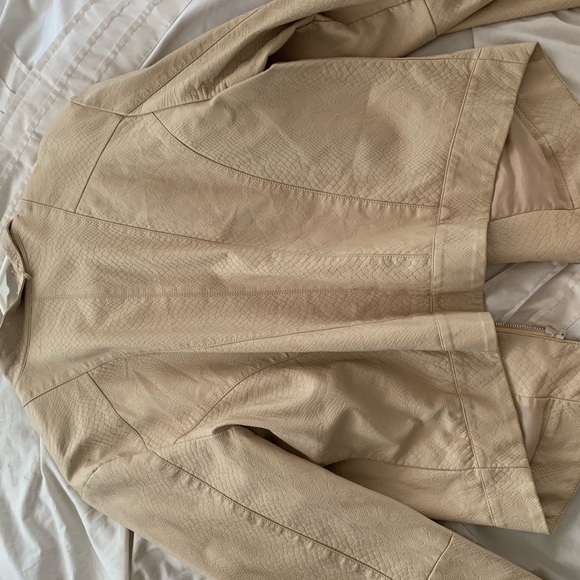 jacket - Picture 2 of 4